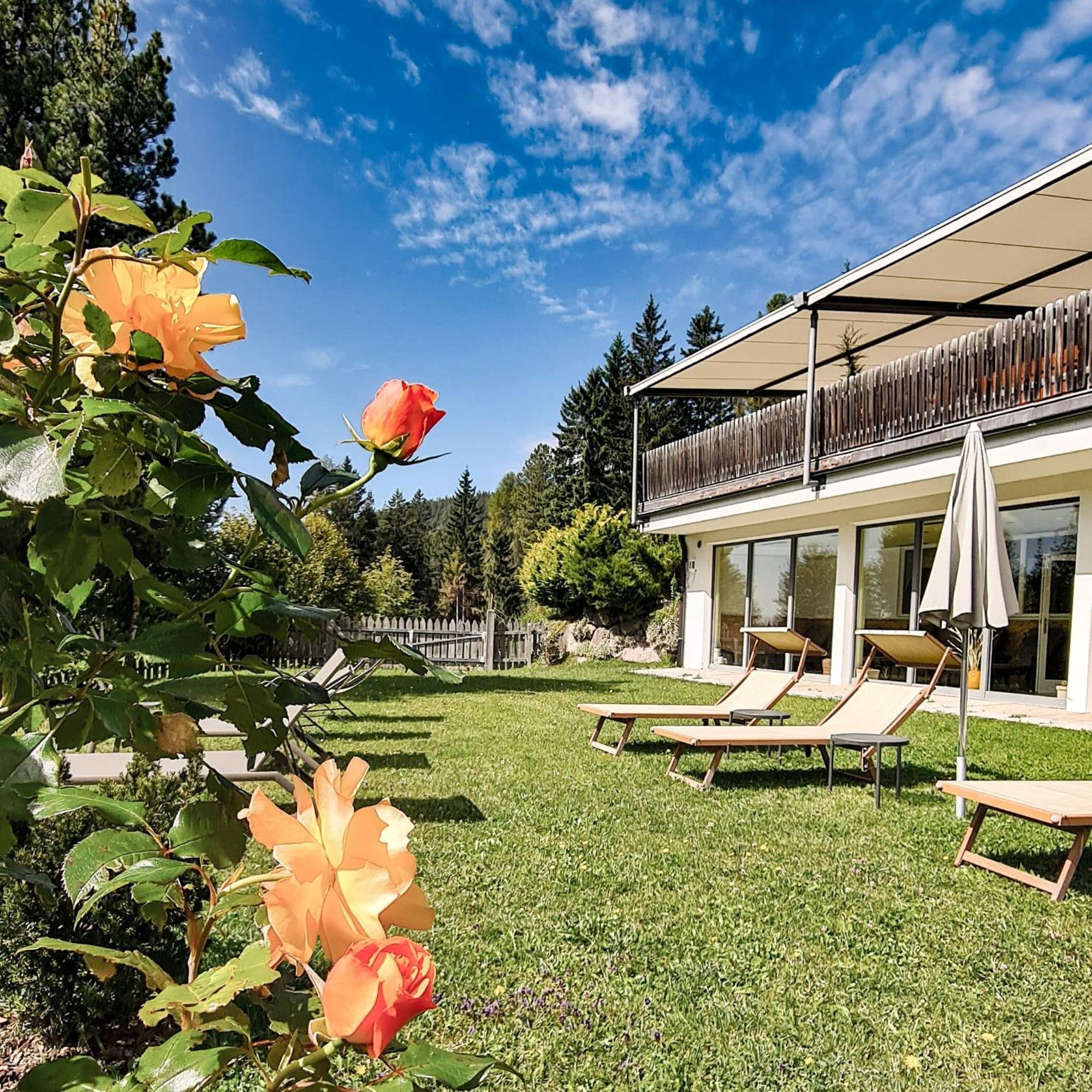 Berghotel Zum Zirm Collalbo Exteriör bild