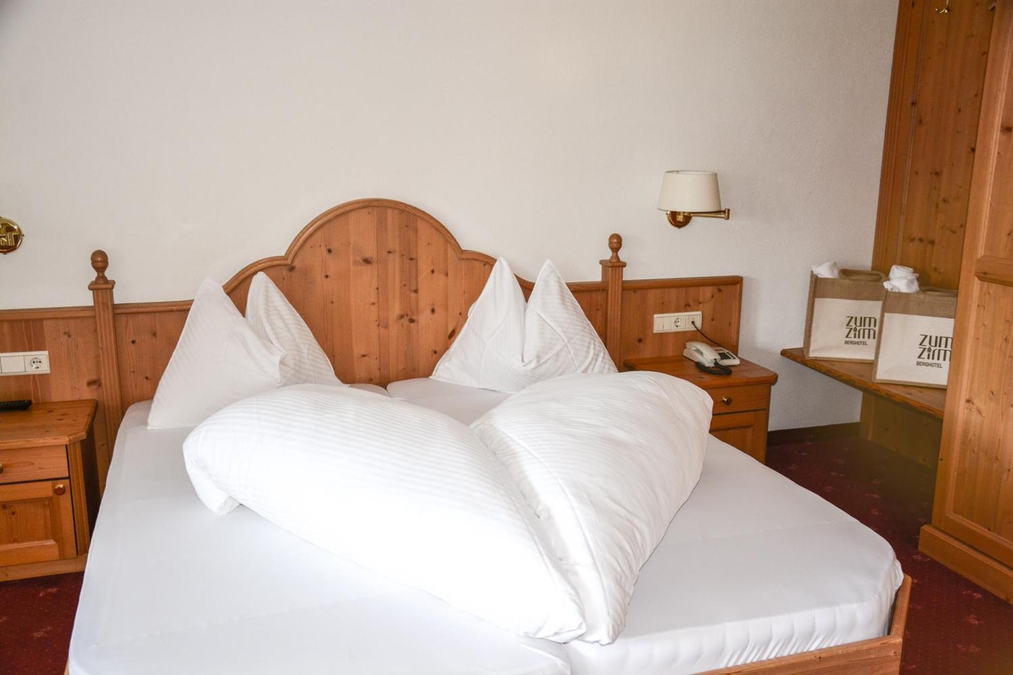 Berghotel Zum Zirm Collalbo Exteriör bild