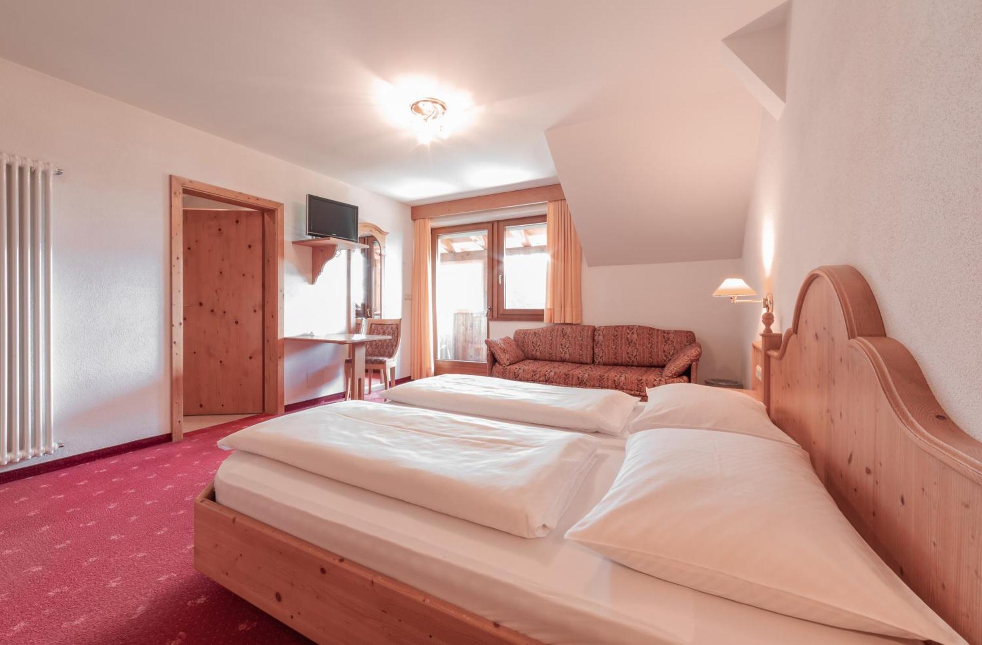 Berghotel Zum Zirm Collalbo Exteriör bild