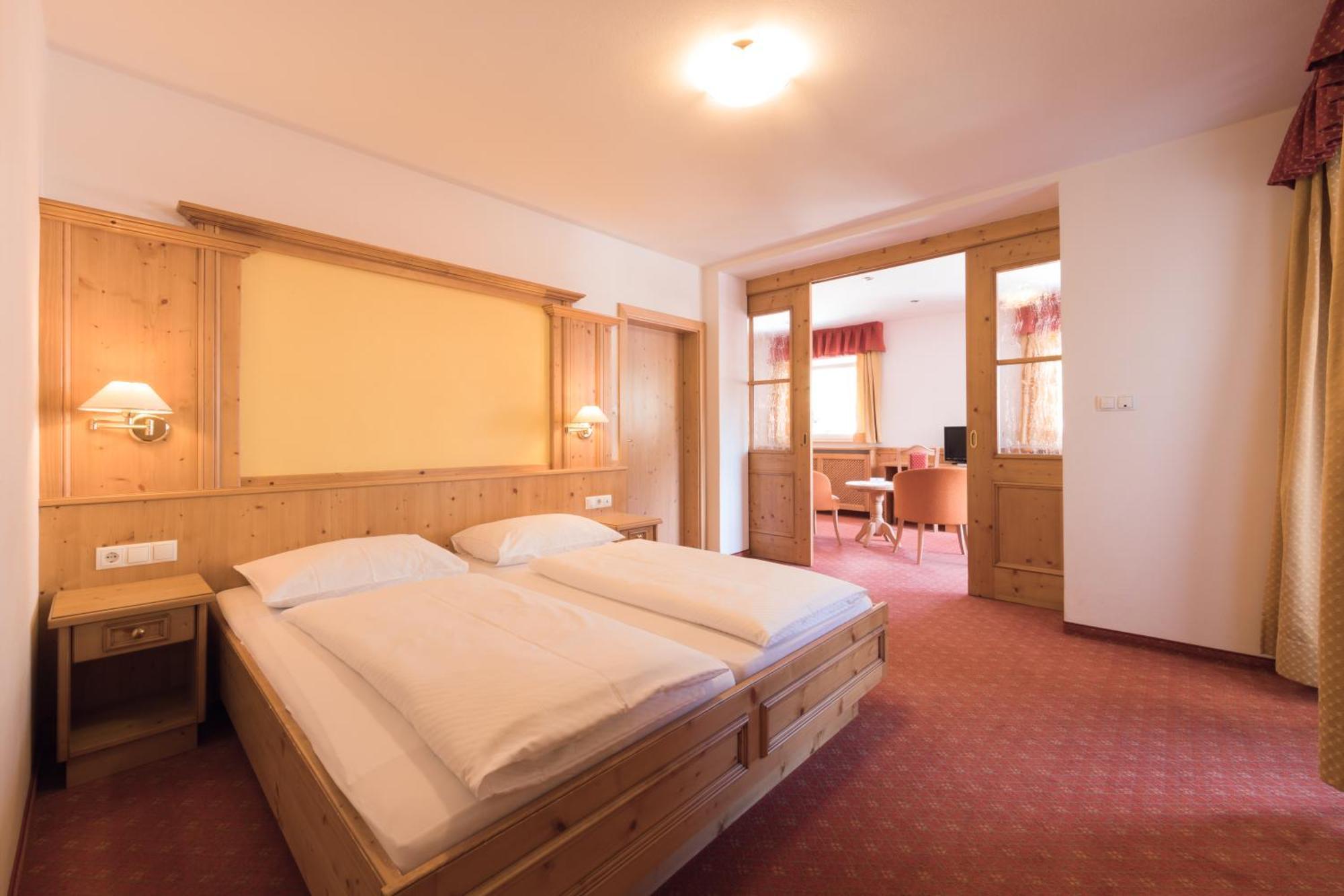Berghotel Zum Zirm Collalbo Exteriör bild