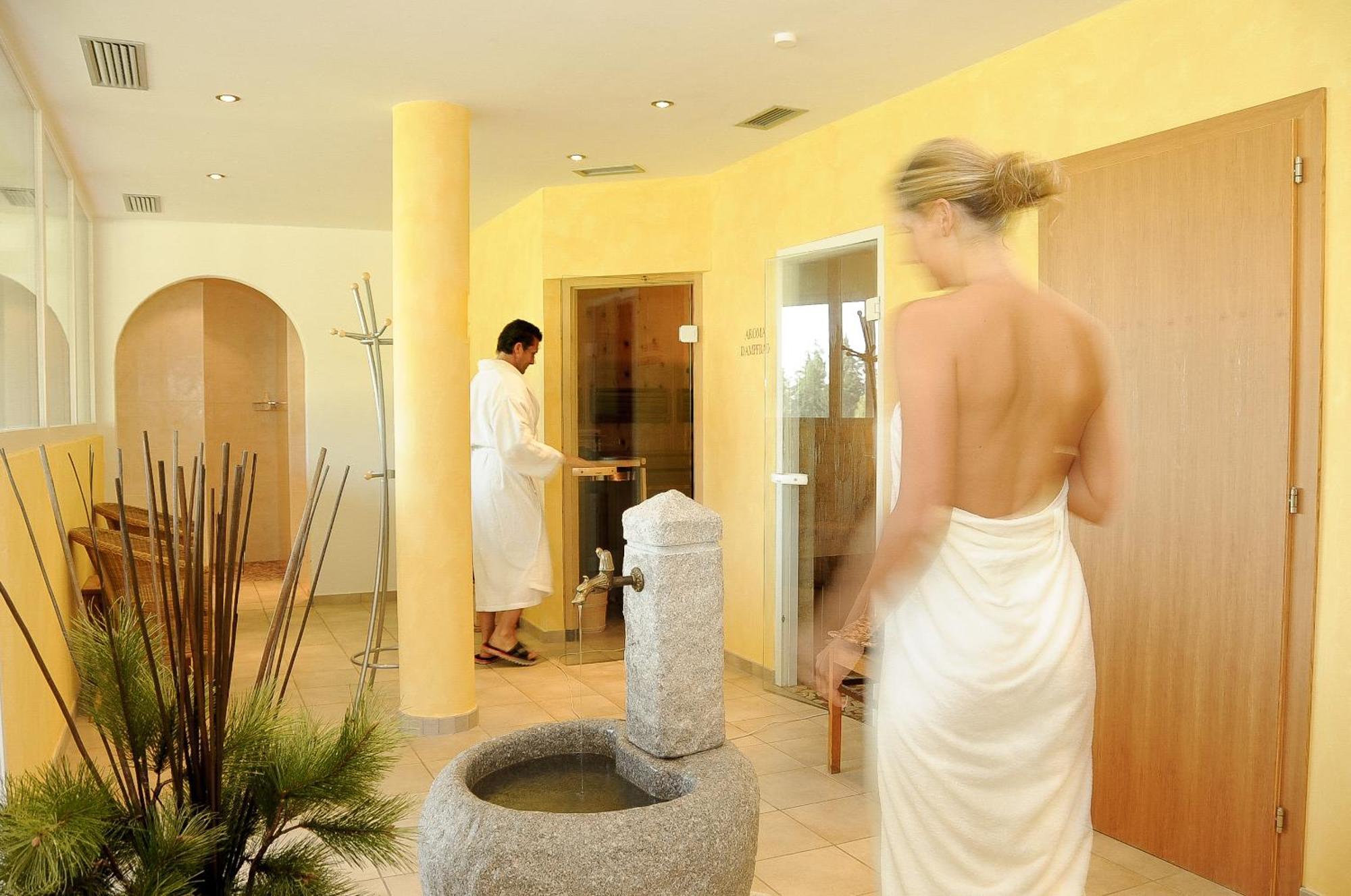 Berghotel Zum Zirm Collalbo Exteriör bild