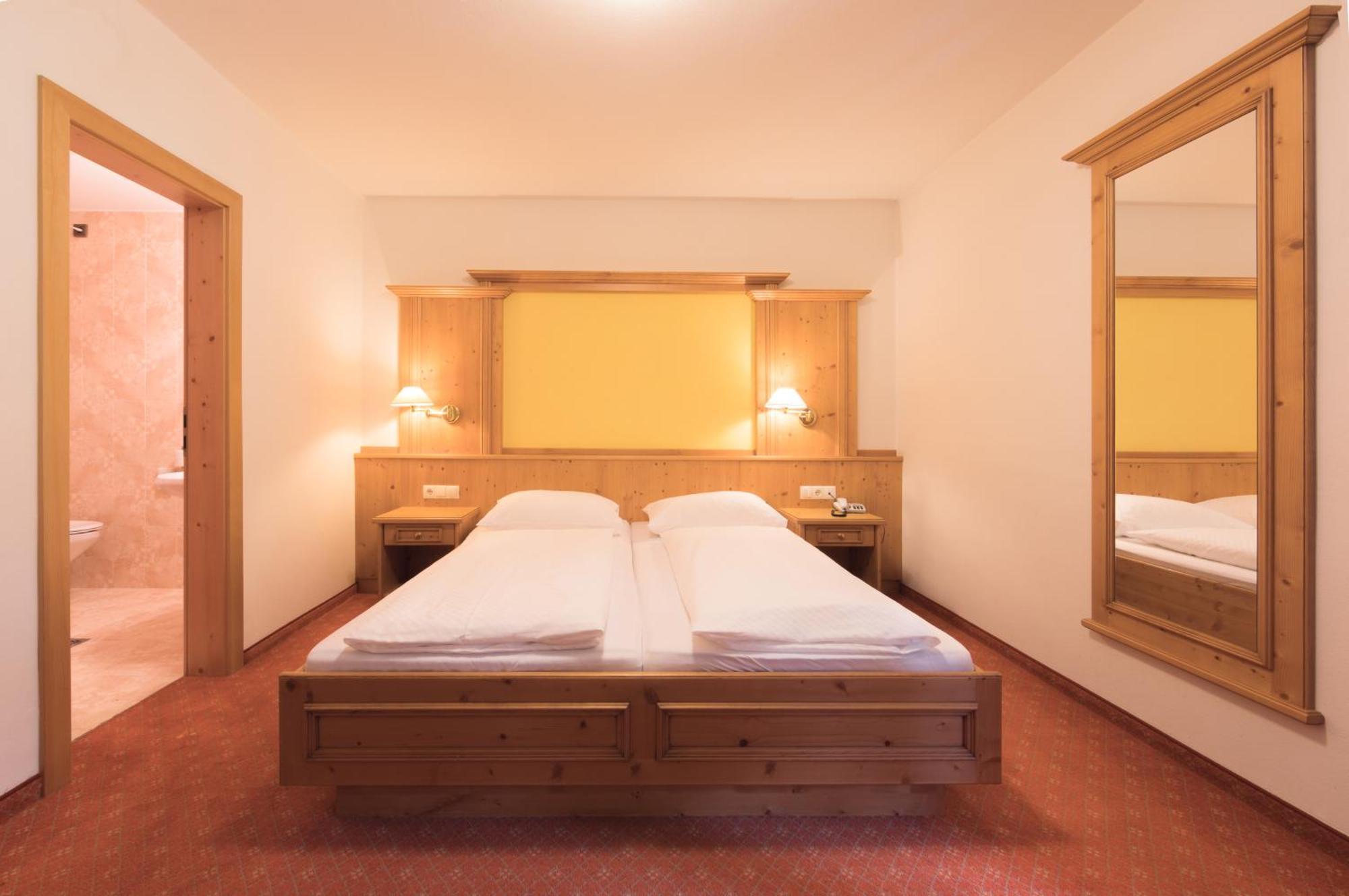 Berghotel Zum Zirm Collalbo Exteriör bild