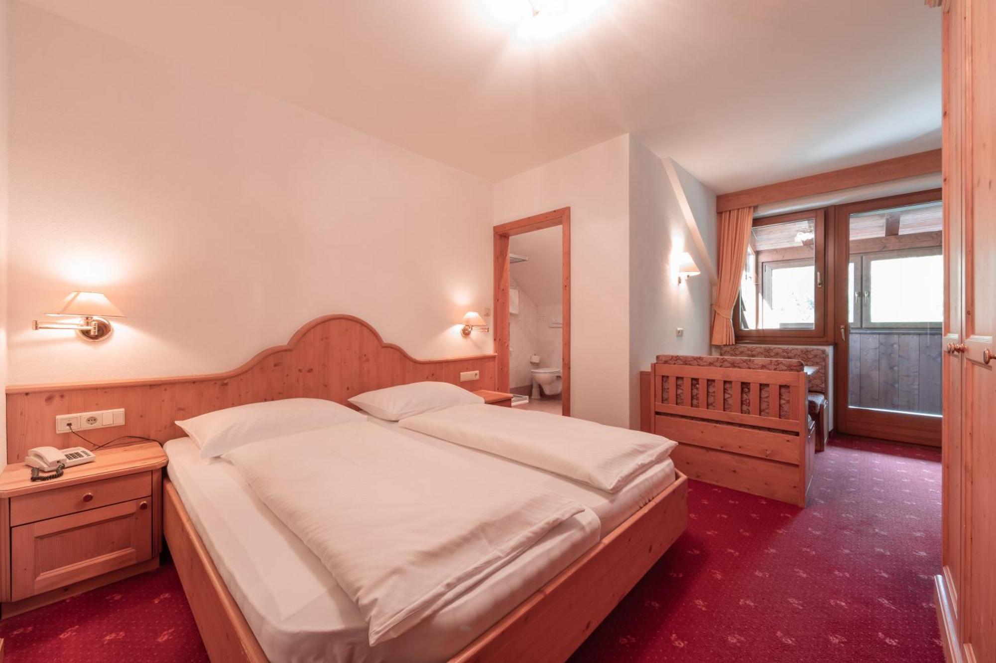 Berghotel Zum Zirm Collalbo Exteriör bild