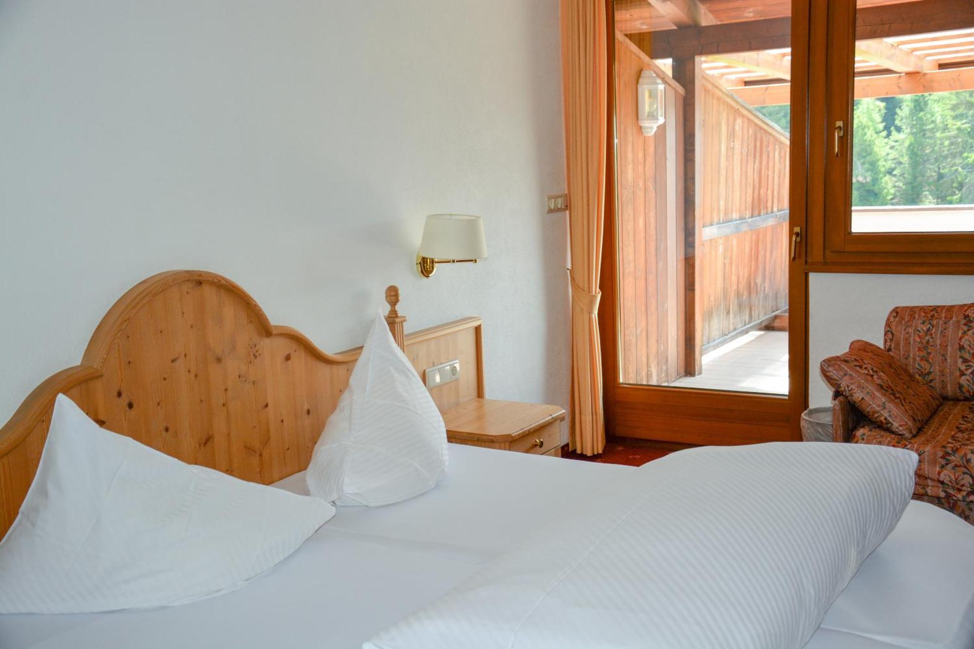 Berghotel Zum Zirm Collalbo Exteriör bild
