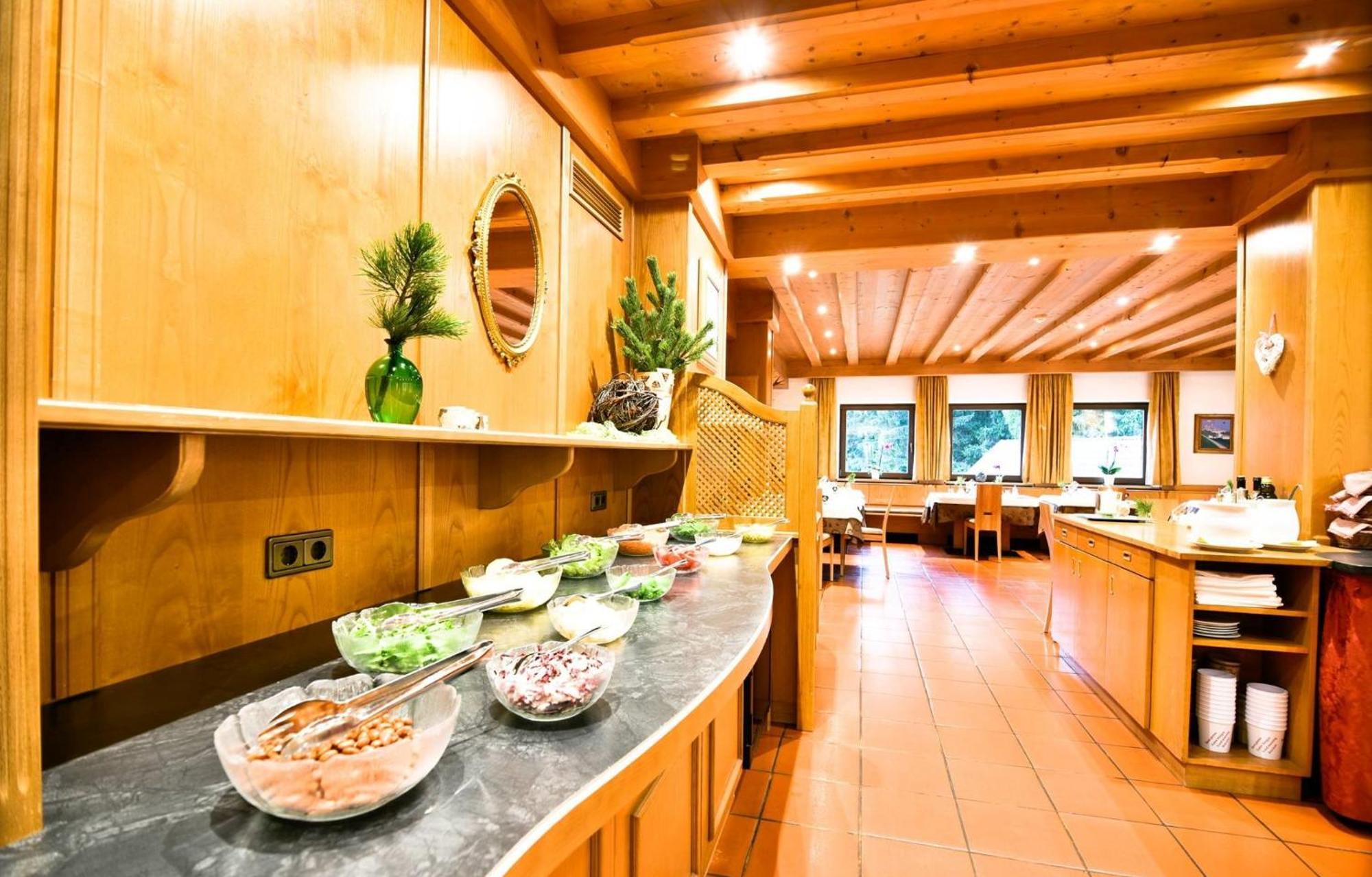 Berghotel Zum Zirm Collalbo Exteriör bild