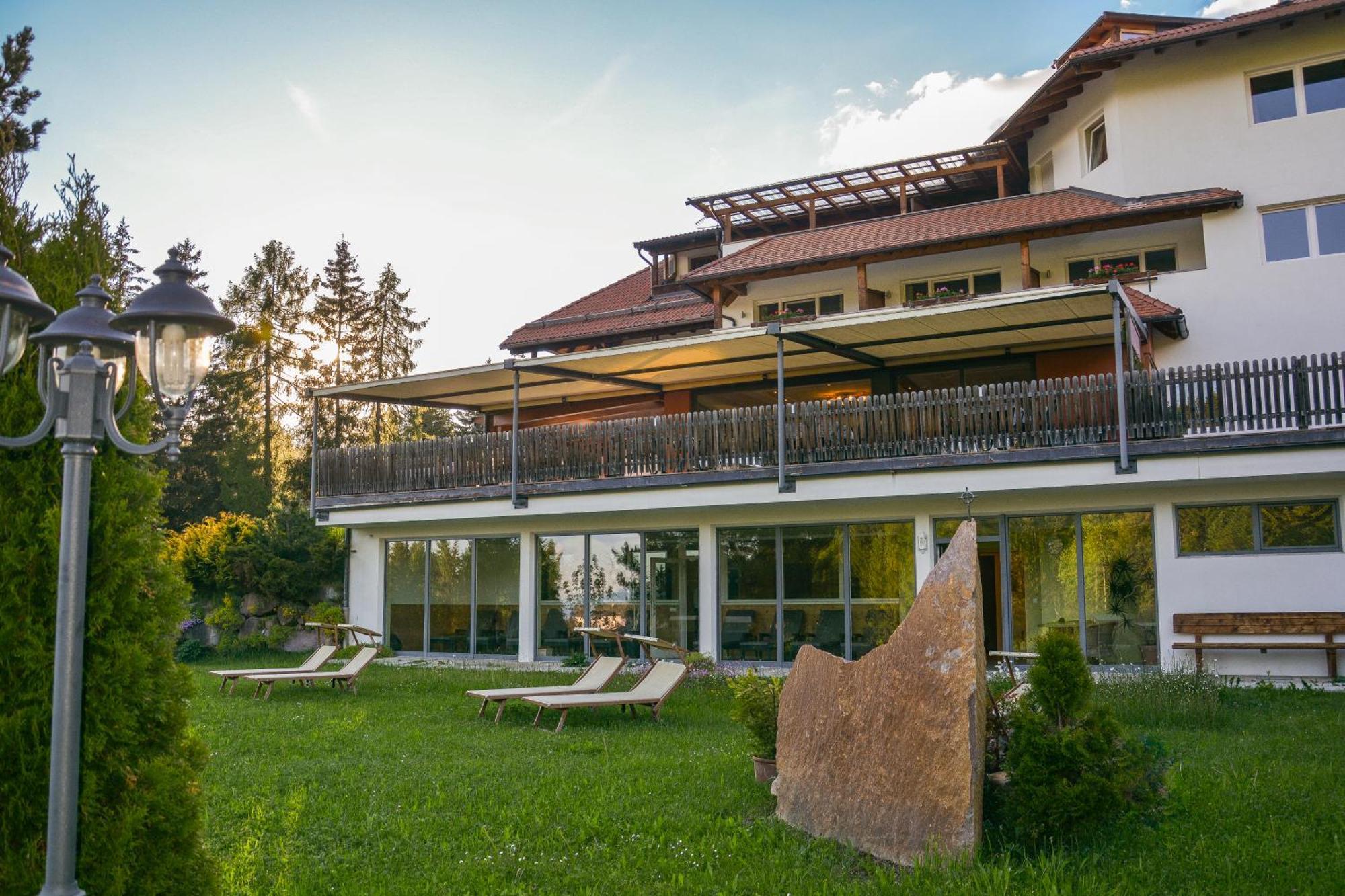 Berghotel Zum Zirm Collalbo Exteriör bild