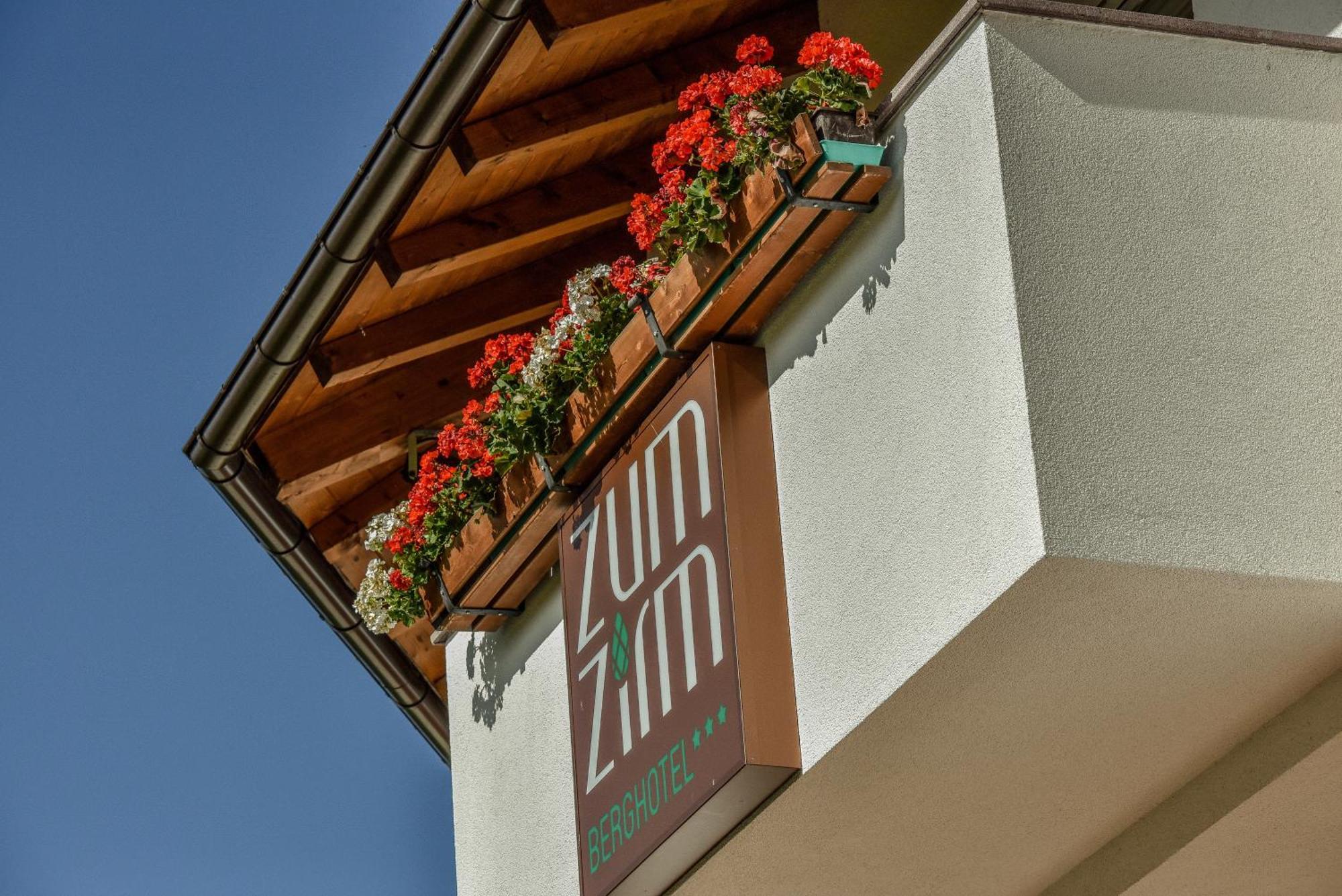 Berghotel Zum Zirm Collalbo Exteriör bild