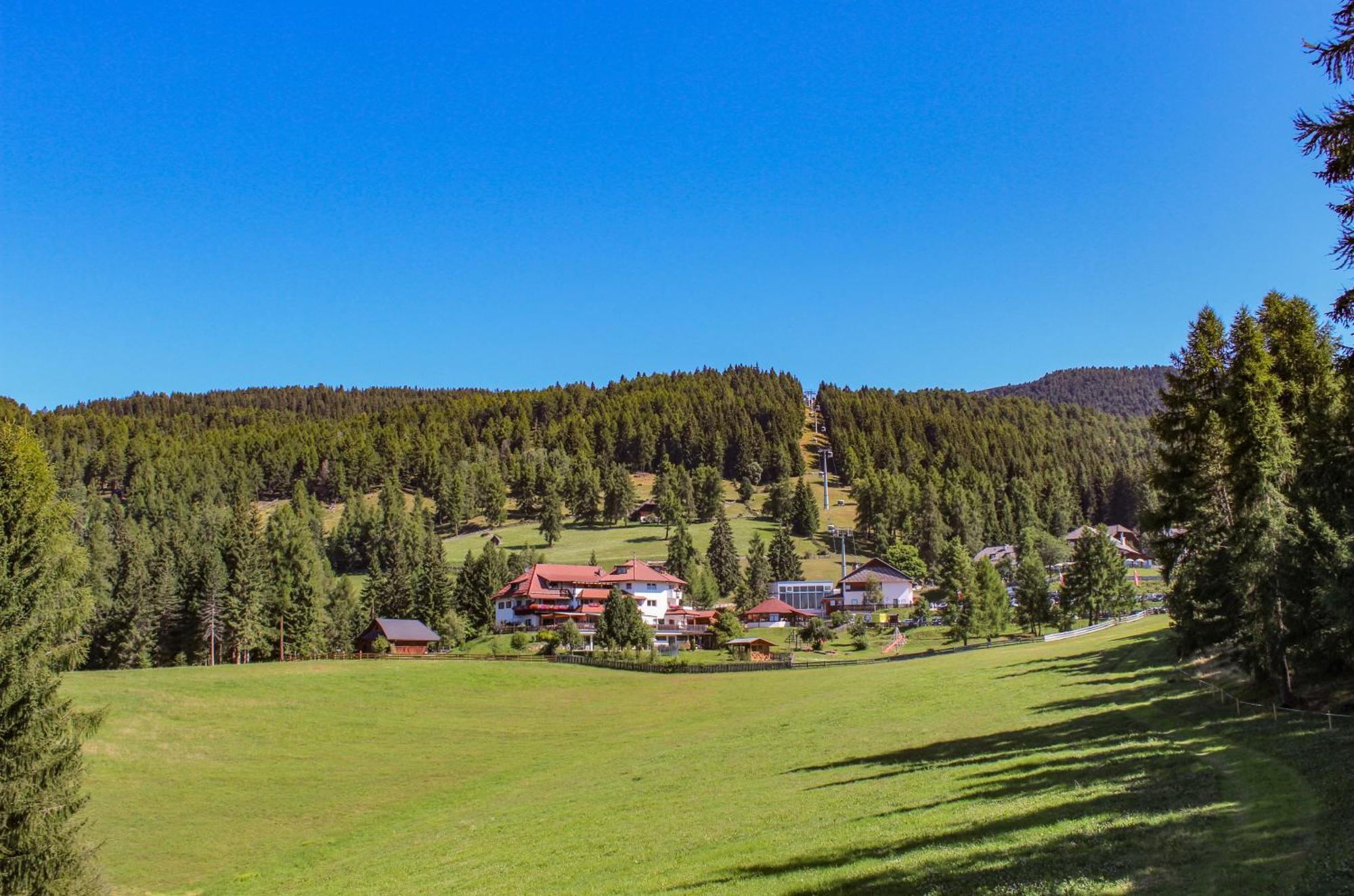 Berghotel Zum Zirm Collalbo Exteriör bild