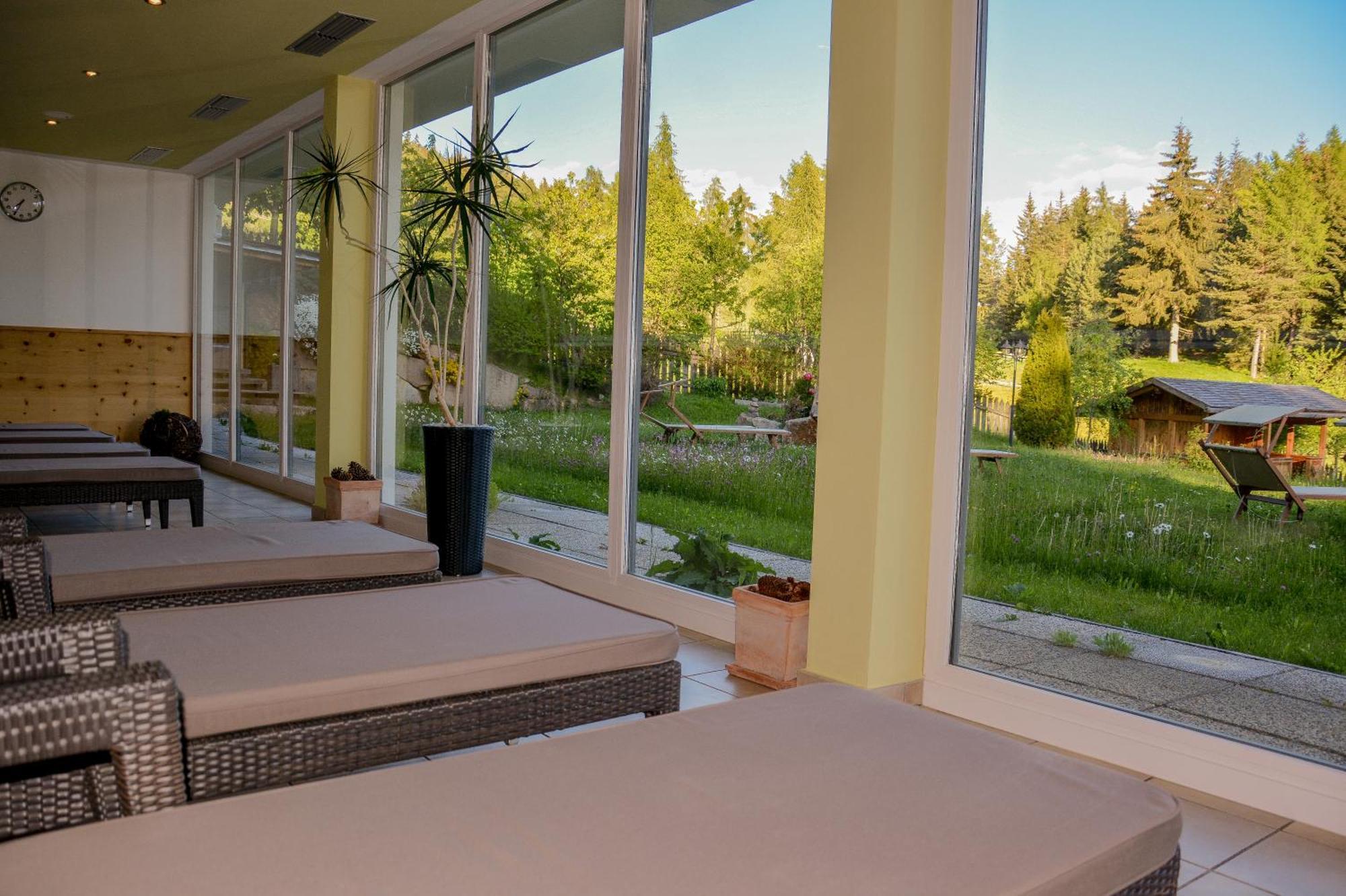 Berghotel Zum Zirm Collalbo Exteriör bild