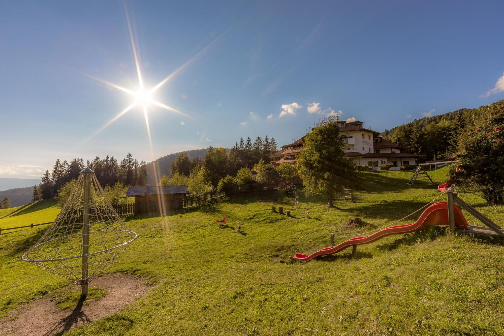 Berghotel Zum Zirm Collalbo Exteriör bild