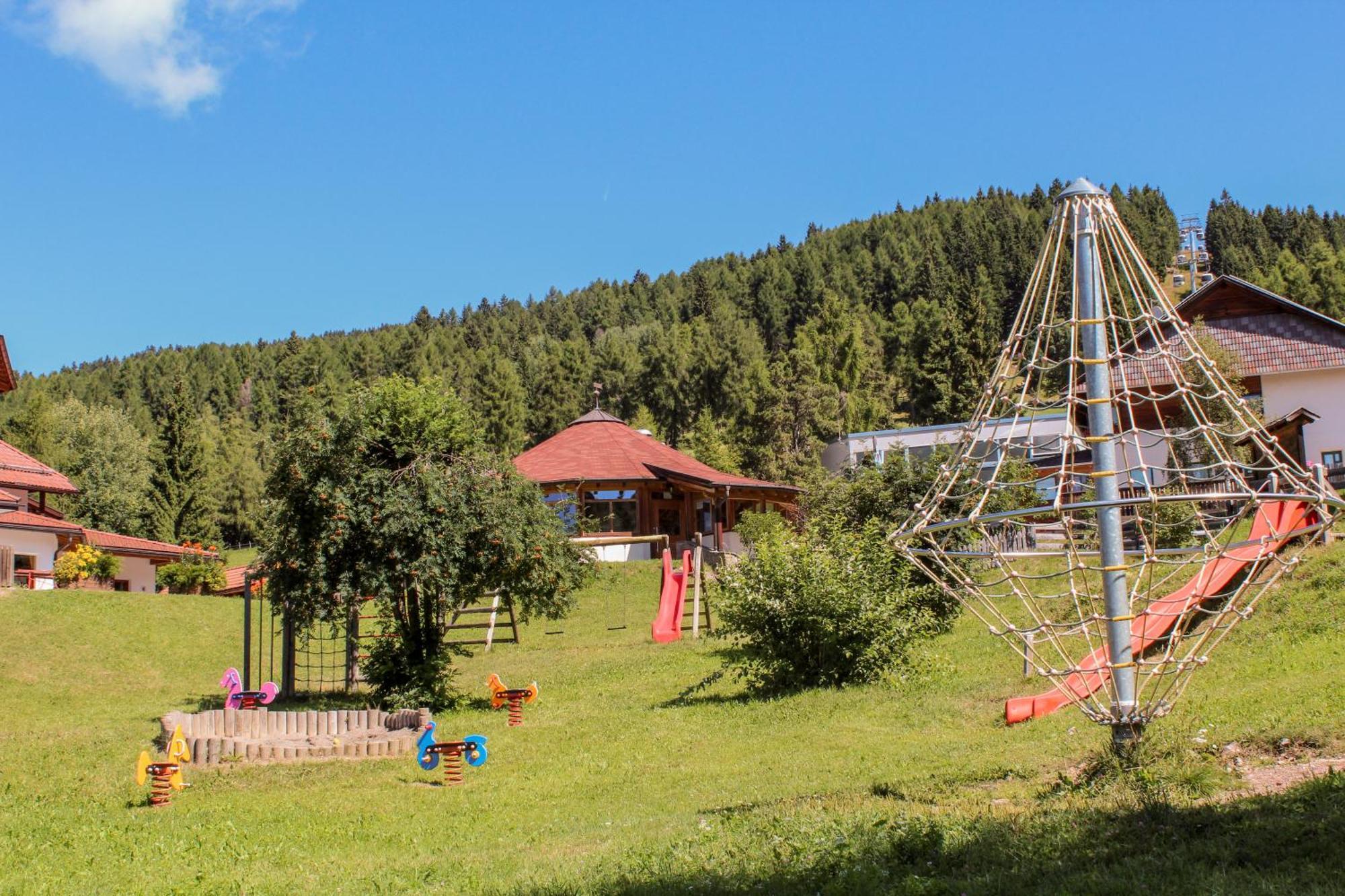 Berghotel Zum Zirm Collalbo Exteriör bild